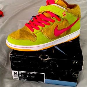 Nike SB dunk Momma Bear 9.5
